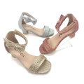 Neue Peep-Toe-Prinzessin-Sandalen mit niedrigem Haken